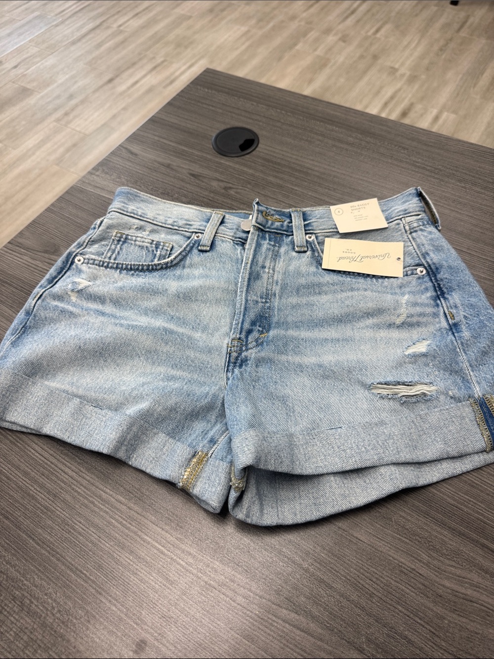 Universal Thread Denim 90’s baggy Shorts size 4